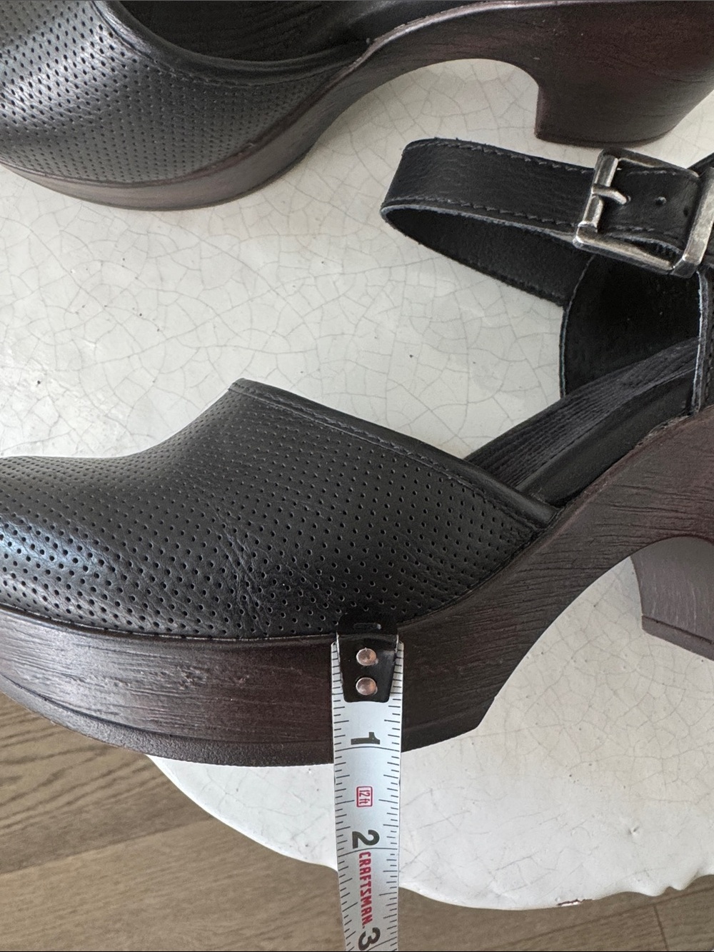 b.o.c Women's Gia Black Faux Leather Platform Clogs Perforated Casual Size 7 EUC - Picture 7 of 10